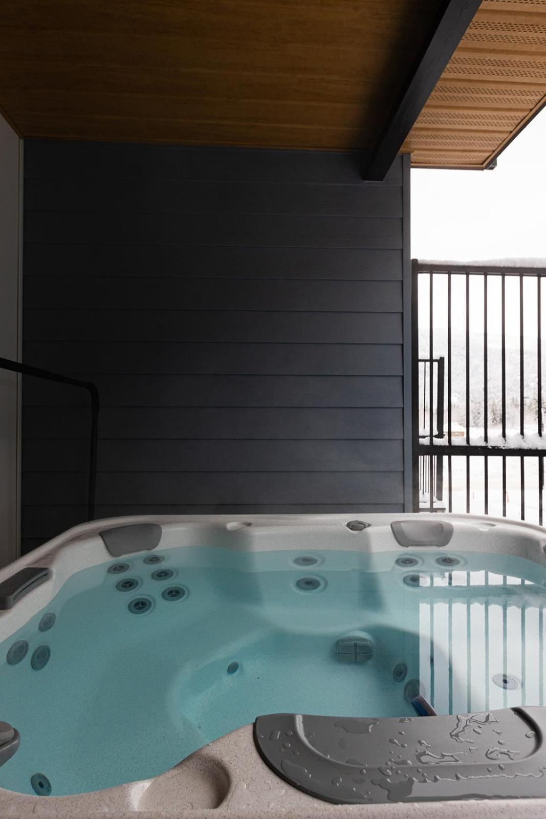 Tally Ho By Revelstoke Vacations Exteriör bild